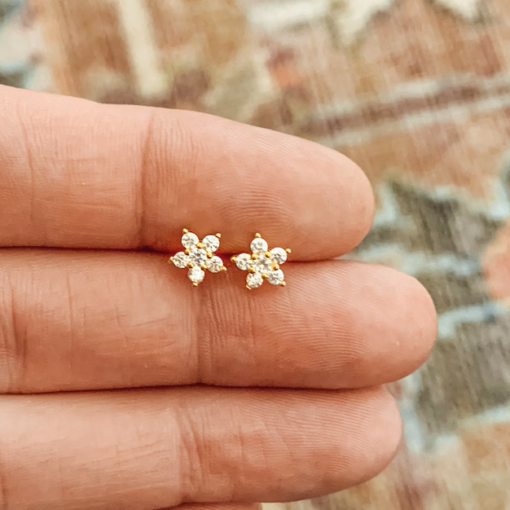 gold flower stud earrings